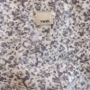 Vuori Elevation leggings size Large - only worn a couple of times.